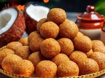 ঐতিহ্যবাহী নারিকেলের নাড়ু