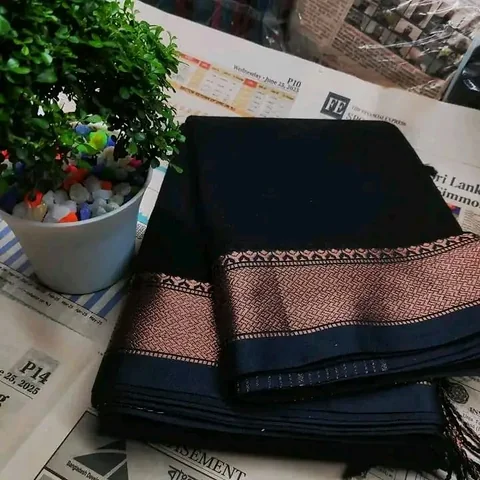 টাঙ্গাইল তাঁতের অরিজিনাল নকশিপাড় হাফ সিল্ক শাড়ি