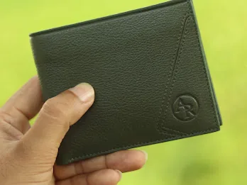 প্রিমিয়াম Genuine Leather Bi-Fold Wallet।