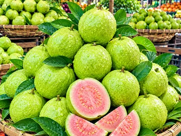 🍐✨ টাটকা পেয়ারা — মিষ্টি স্বাদে সতেজতার ছোঁয়া! 🌿💚