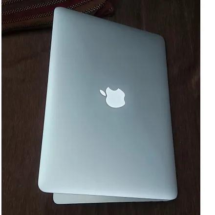 Apple MacBook Core i7 Laptop