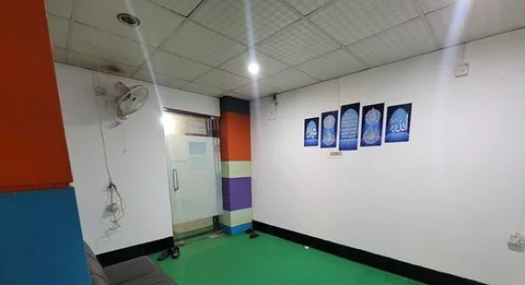 ৮০৫ বর্গফুট অফিস ভাড়া হইবে।