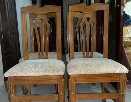 সেগুন কাঠের চেয়ার