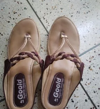 মেয়েদের জুতা