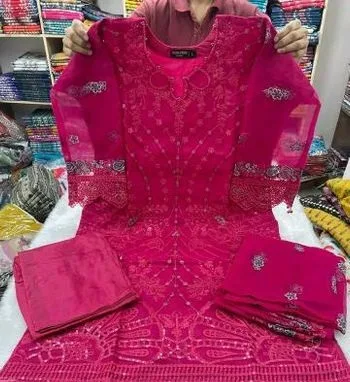 পাকিস্তানি  ডিজাইনার থ্রি-পিছ
