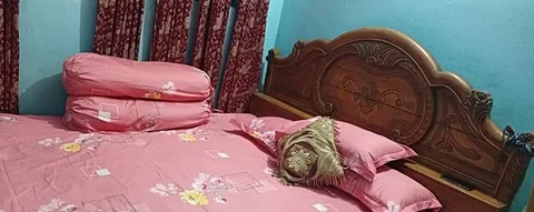 সেগুন কাঠের বড় খাট