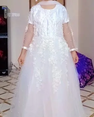 হোয়াইট গাউন