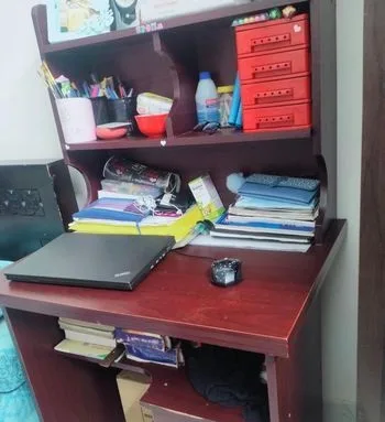 রিডিং টেবিল