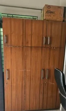 প্লাইবোর্ডের মাঝারি আলমারি