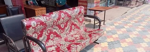তিন সিটের সোফা