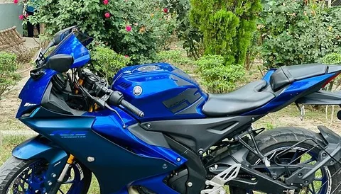 Yamaha R15 V4