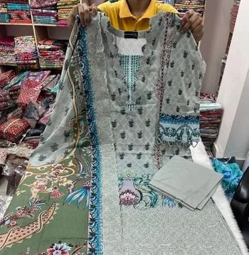 পাকিস্তানি মাশাল ডিজাইনার থ্রি-পিছ