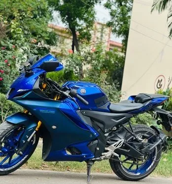 Yamaha R15 V4
