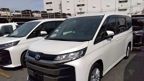 Toyota Noah - 2022