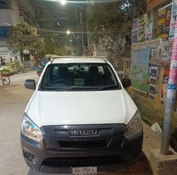 Isuzu . 2023