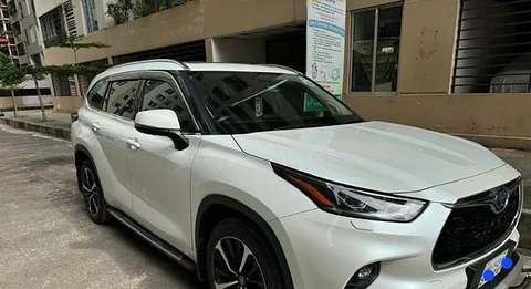 Toyota Highlander 7 seat sunroof