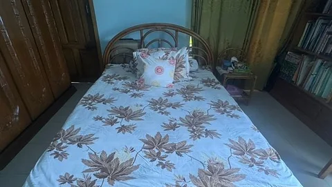 বেতের খাট সাইড টেবিল সহ