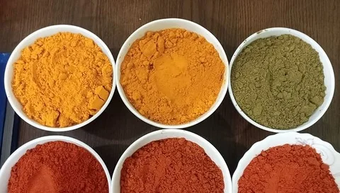 হলুদ মরিচ গুঁড়া মসলা