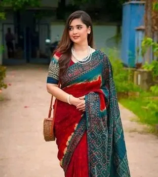 বাটিক সিল্ক প্রিন্ট শাড়ি