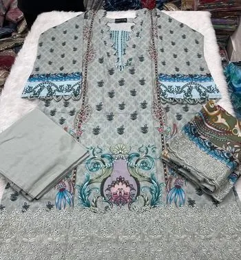 পাকিস্তানি মাশাল ডিজাইনার থ্রি-পিছ