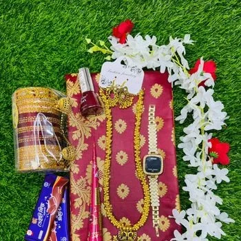 শাড়ী গিফট কম্ব সেট