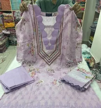 পাকিস্তানি ডিজাইনার মাশাল থ্রি-পিছ