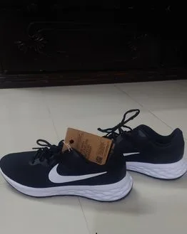 Nike Revolution 6