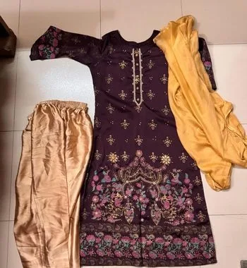 সালোয়ার কামিজ