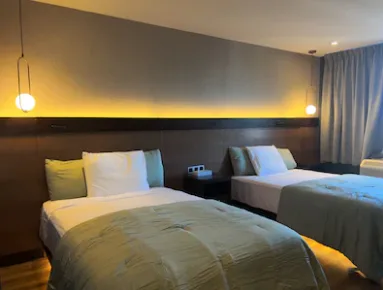 এস্টোরিয়া রুমমেট আবশ্যক