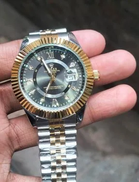 আকর্ষণীয় ঘড়ি