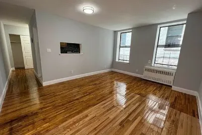 Jackson Heights Room For Rent