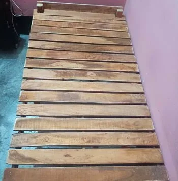 ১ মাস ব্যবহৃত চৌকি