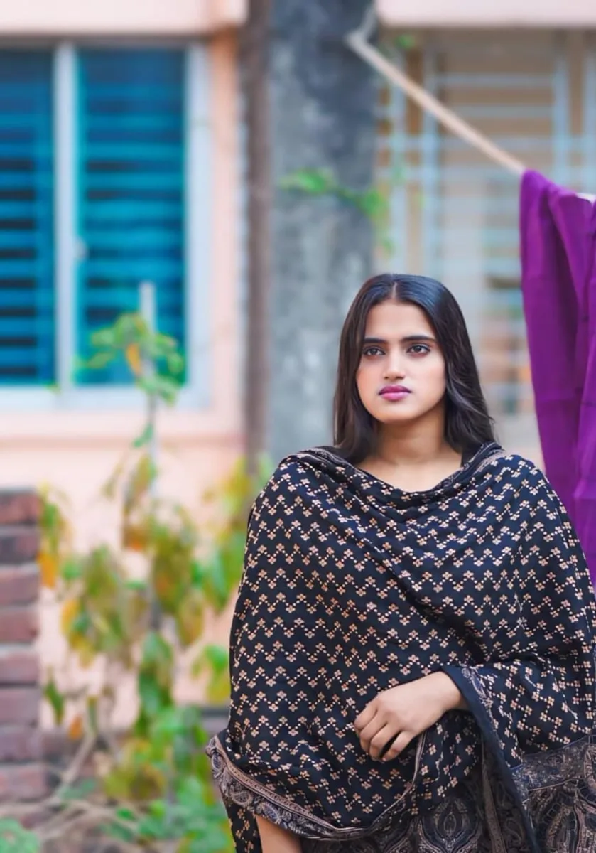 ""নতুন অভিনয় শিল্পী হিসেবে সুযোগ চাই "