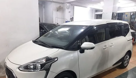 Toyota Sienta G