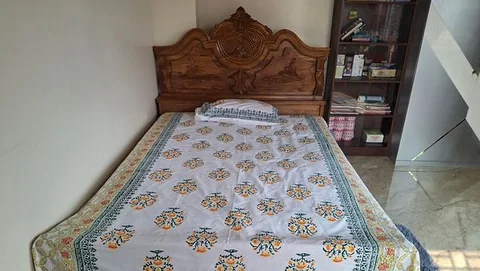 বেডরুমের খাট