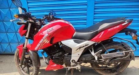 TVS Apache 4v