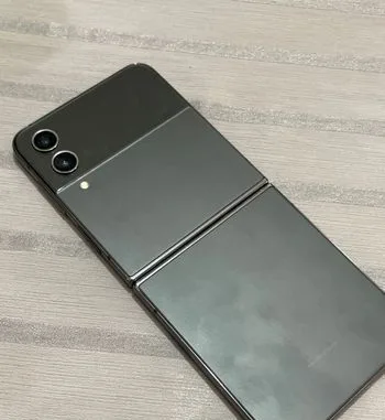 Samsung Galaxy Z Flip 4