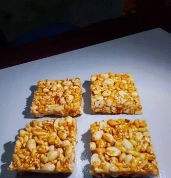 মিক্সড বাদাম চিক্কি