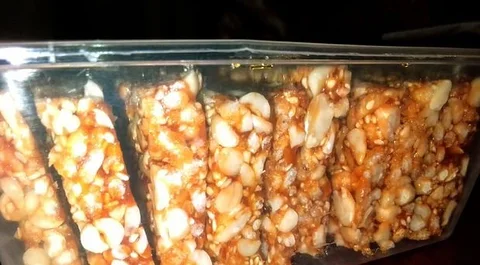 মিক্সড বাদাম চিক্কি