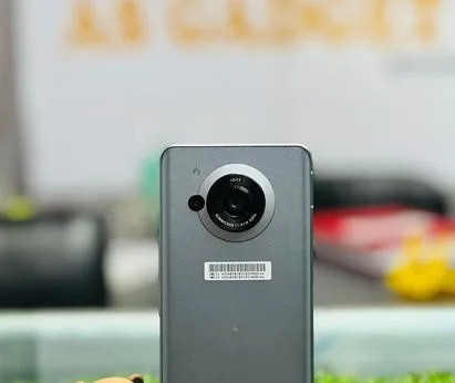SHARP Aquos R7