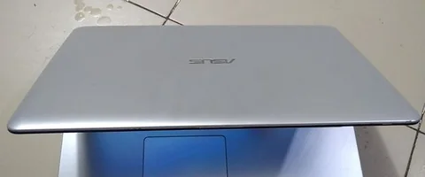 ASUS CORE i3