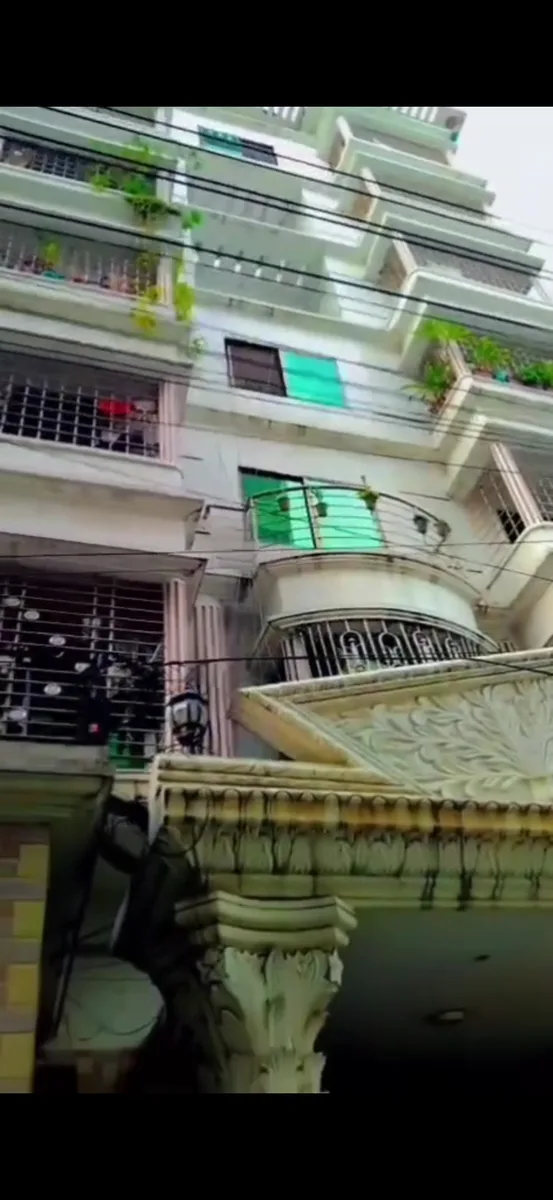 চিলেকোঠায় এক রুম ভাড়া হবে