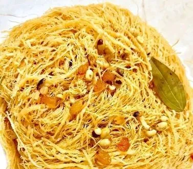 ঘিয়ে ভাজা লাচ্চা