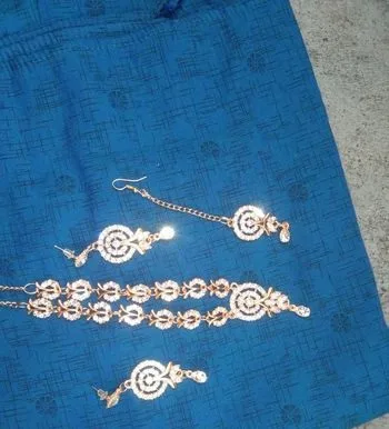 কাচ করা ফুল গলার সেট
