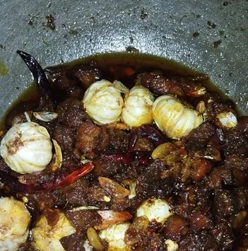 গরুর মাংসের আচার।