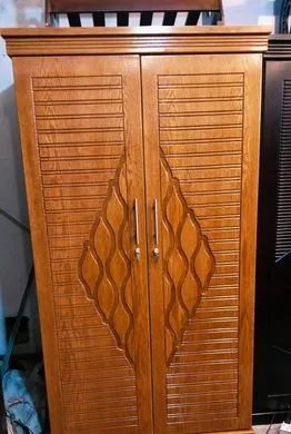 CANADIAN OAK VENEER ALMIRA.