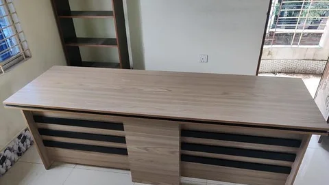 Office Boss Table