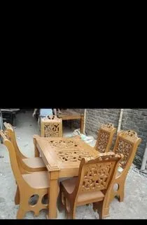 ডাইনিং টেবিল