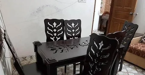 নজরকাড়া ডাইনিং.