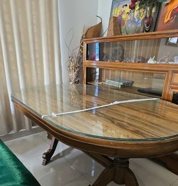 ডাইনিং টেবিল